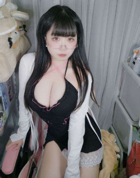 撅着屁股被客人sp光屁股罚站