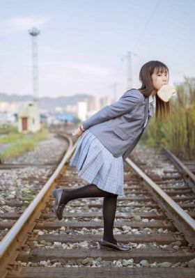 周冬雨av三级