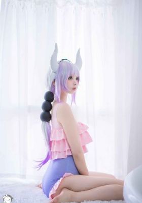 美女扒开尿口让男人捅爽