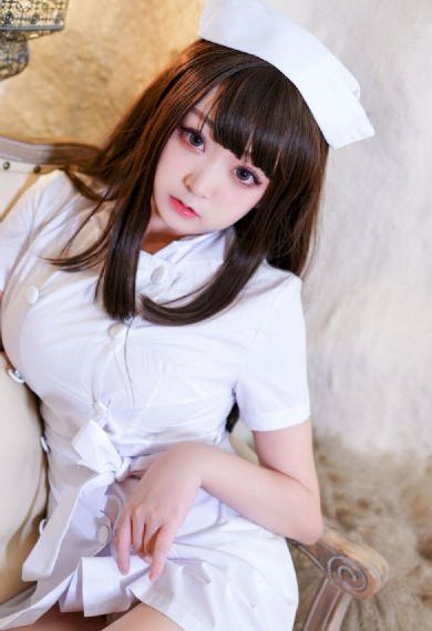 两男一女3p揉着她的奶视频