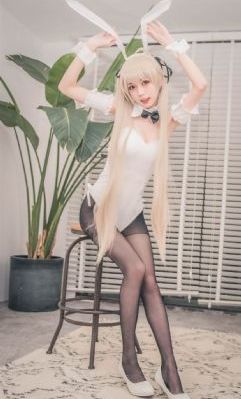 两个奶被老头摸着吃视频